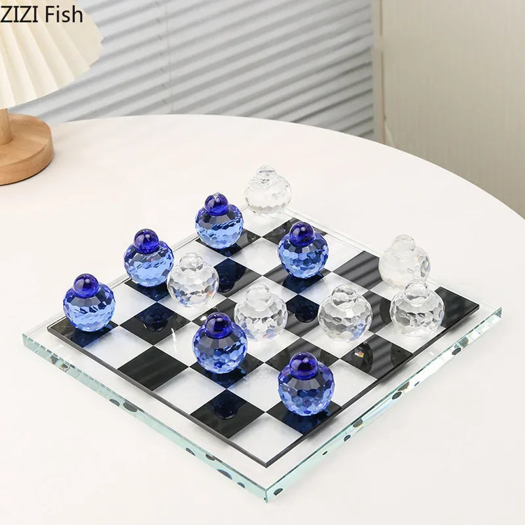 Pièces d'échecs en cristal au design géométrique