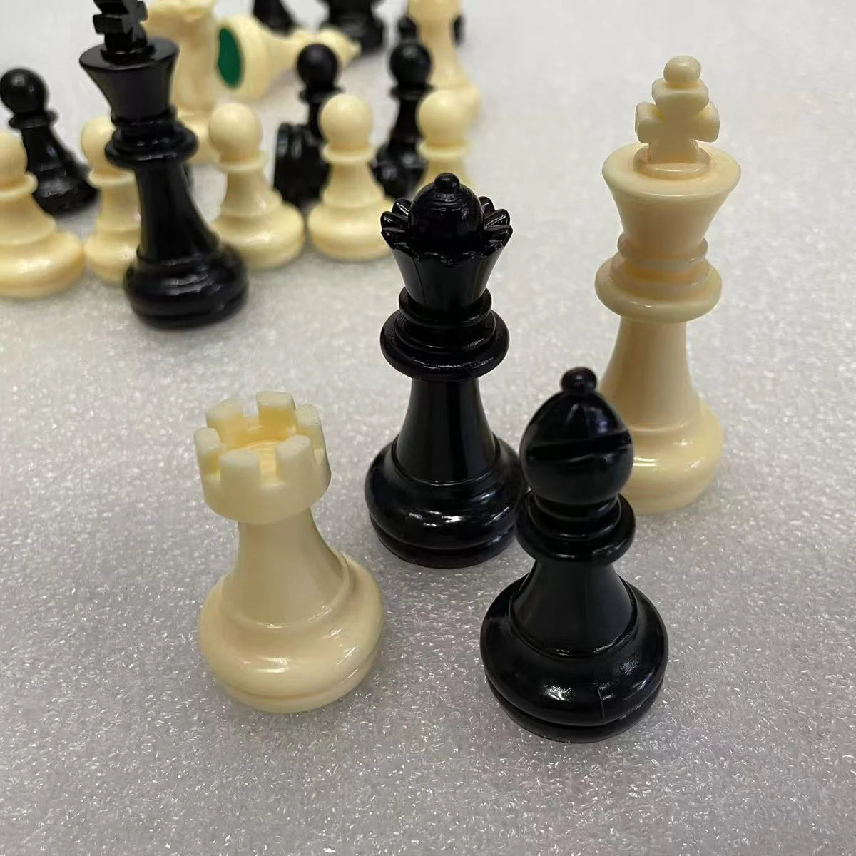 1 Set 32pcs Plastic International Chess Pieces King Heigth 65mm/75mm Chessmen Figurine Pieces Portable for Travel Classic Board la boutique échecs