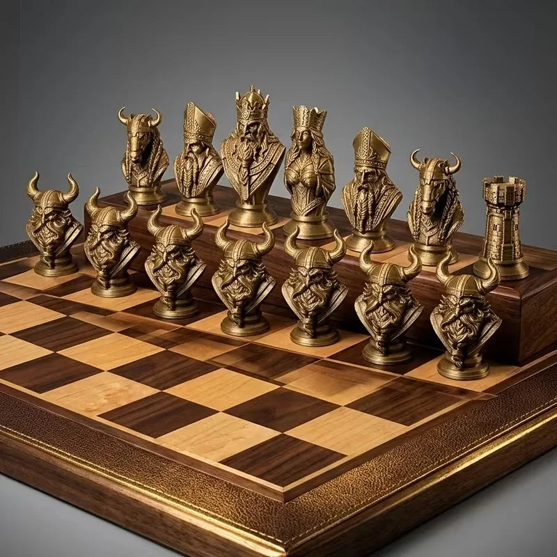 Jeu échecs viking nordique pièces dorées casques cornus échiquier bois